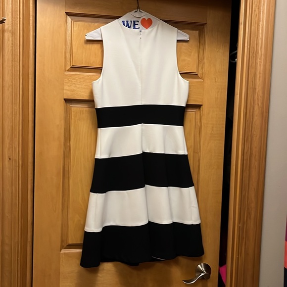 Ann Taylor dress. Size 2 - Picture 2 of 4